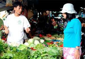 Video: Cách nhận biết rau sạch, an toàn