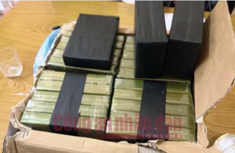 Truy tố 14 kẻ trong đường dây mua bán 799 bánh heroin