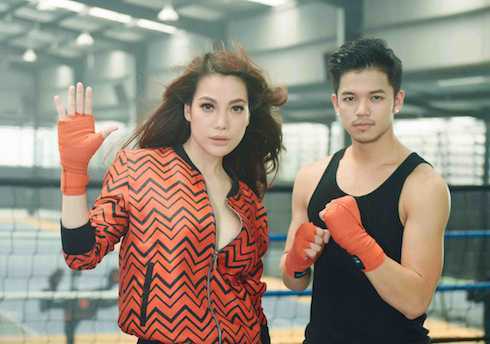 Trương Ngọc Ánh khoe vòng một hờ hững lả lơi bên trai trẻ