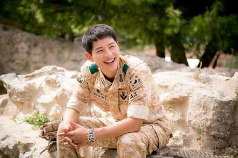 'Hậu duệ mặt trời' Song Joong Ki giàu có tới mức nào?