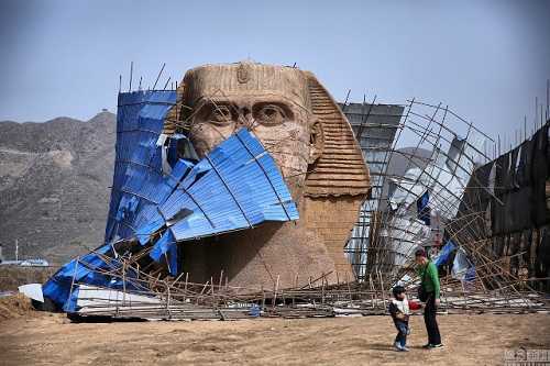 Ai Cập buộc Trung Quốc phá bỏ tượng nhân sư làm nhái