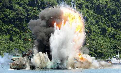 Indonesia đánh chìm hơn 10 tàu cá Việt Nam