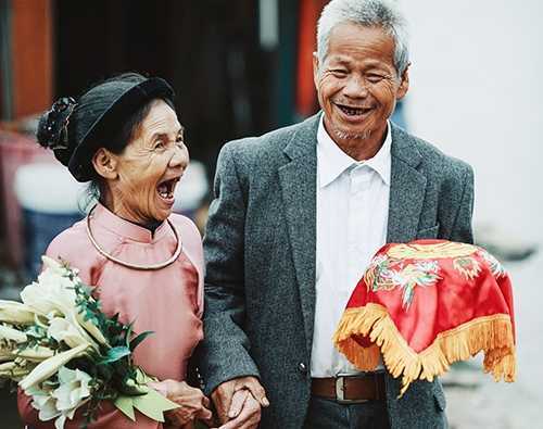 Bộ ảnh cưới 'ông bà lão nhặt rác' gây bão dân mạng