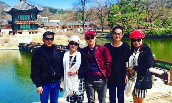 Thanh Duy cùng mẹ ra sách 'Lỗi ở yêu thương - Về nhà với mẹ'