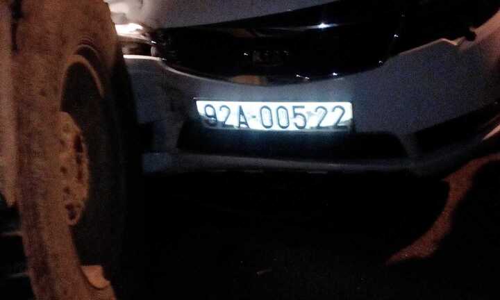 Tông vào xe tải đang đỗ bên đường, cán bộ huyện chết thảm