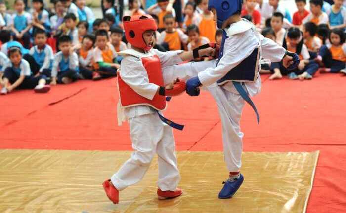 Học sinh tiểu học biểu diễn võ thuật đẹp mắt trong ngày hội thể thao