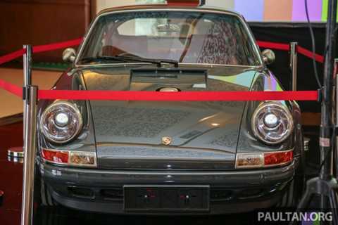 Cận cảnh Porsche 911 Singer cổ trang duy nhất tại Indonesia
