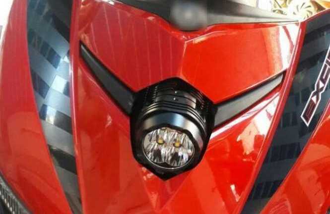 Không sợ phạt, dân chơi độ đèn pha nguy hiểm