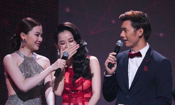 Chi Pu bất ngờ bị Nhan Phúc Vinh 'vạch mặt' trên sóng trực tiếp