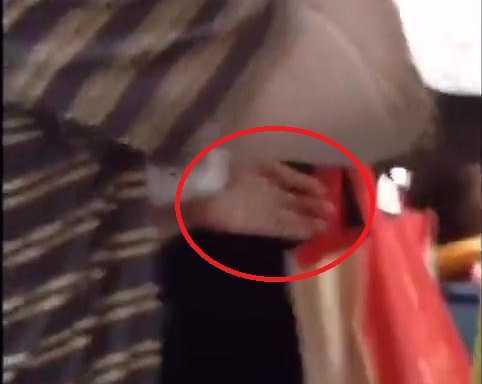 Clip: 'Đạo chích' rạch túi, trộm ví trên xe buýt