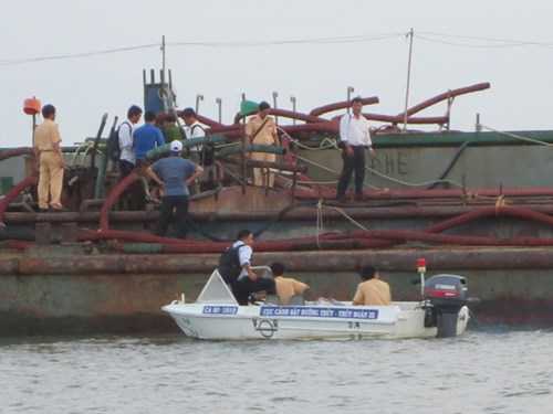 Thượng sỹ công an chết bất thường trong đêm trông giữ tàu cát tặc