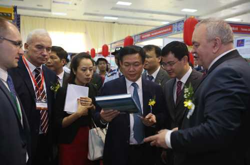 Hình ảnh làm việc đầu tiên của Phó Thủ tướng Vương Đình Huệ