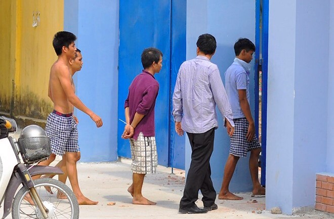 400 học viên cai nghiện phá trại bỏ trốn: Ùn ùn kéo đi cướp của, dọa giết dân