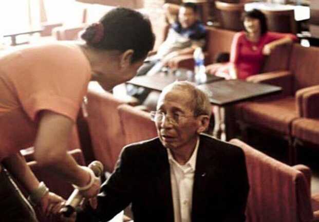 Danh ca Khánh Ly: 'Anh 9 đi rồi'