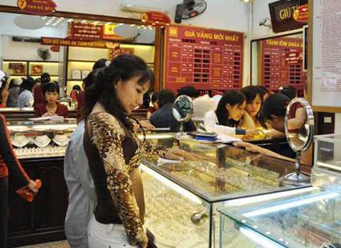 Giá vàng tiếp tục ‘lao dốc’ thẳng đứng