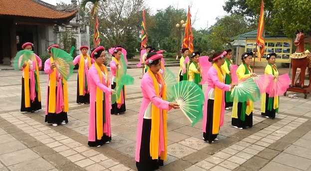 Trình diễn điệu múa thất truyền hơn 1000 năm tại đền Hai Bà Trưng