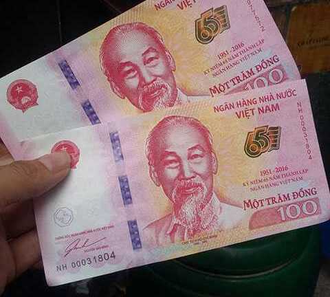 Tiền lưu niệm ‘cháy’ hàng, NHNN kéo dài ngày bán