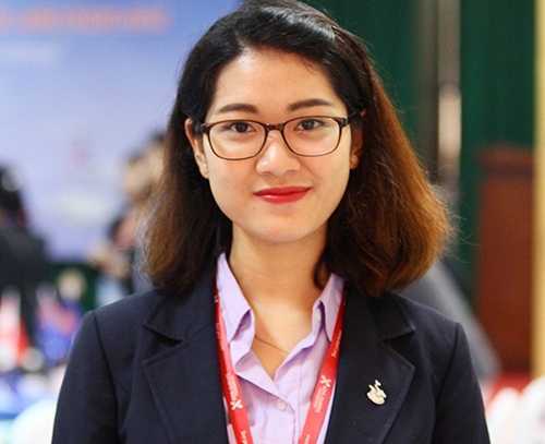 Nữ sinh Việt xinh đẹp đại diện Hungary ở tuần lễ thanh niên ASEM