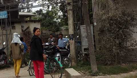 Vô tình lái xe cán chết con gái 2 tuổi, người bố chết lặng