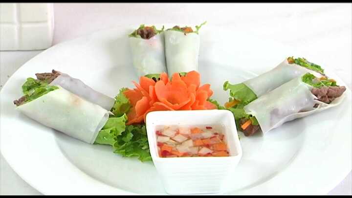 Video: Tự làm phở bò cuốn ngon ngất ngây tại nhà