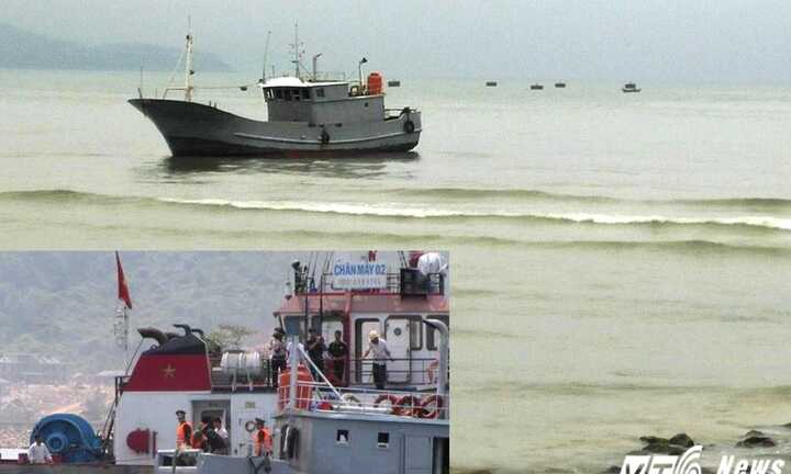 Tàu cá Trung Quốc mắc cạn ở cửa biển Việt Nam