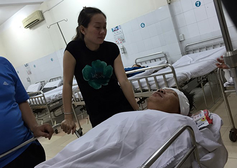 Côn đồ Sài Gòn xông vào bệnh viện chém người loạn xạ