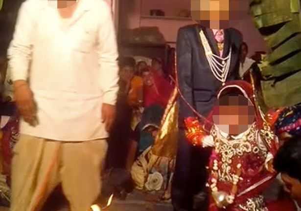 Clip: Cô dâu 5 tuổi khóc thảm thiết trong lễ cưới chú rể 11 tuổi