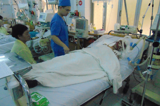 Nổ kinh hoàng ở Văn Phú: 'Không biết khi nào con tôi mới tỉnh lại'