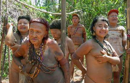 Kỳ lạ bộ lạc ở trần chỉ còn 5 thành viên giữa rừng rậm