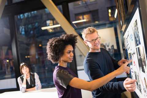 Những vị trí nhận lương hàng trăm nghìn USD của Microsoft