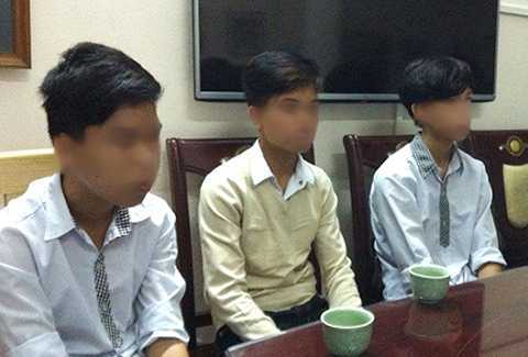 3 nam sinh bị đình chỉ học vì “tè bậy”: Công an vào cuộc điều tra