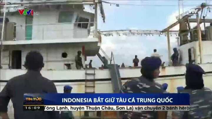 Video: Indonesia bắt giữ tàu cá Trung Quốc