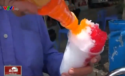 Tận mục cảnh chế nước ngọt giá rẻ siêu bẩn cho học sinh, sinh viên