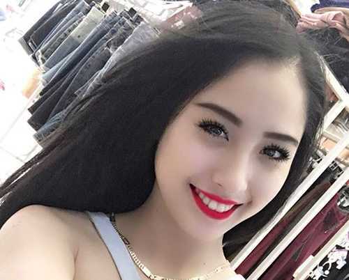 Nữ sinh xứ Huế xinh đẹp, mê hát dân ca