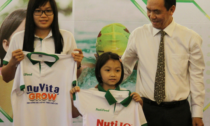 'Tiểu Ánh Viên' Phương Trâm, thần đồng Cẩm Hiền nhận tài trợ khủng hơn HAGL