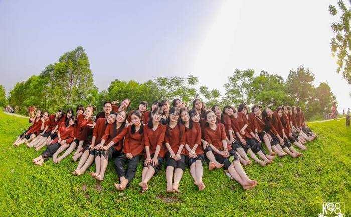 Nữ sinh Bắc Giang xinh đẹp lạ mắt trong trang phục nông dân