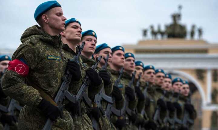 Quân nhân Nga tập luyện hết mình cho lễ duyệt binh Ngày Chiến thắng