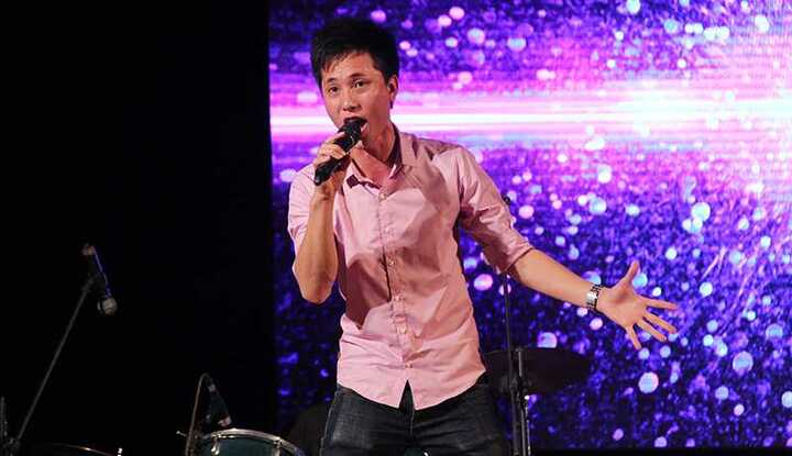 Sinh viên Học viện An ninh ‘bùng cháy’ tưởng nhớ ca sĩ Trần Lập