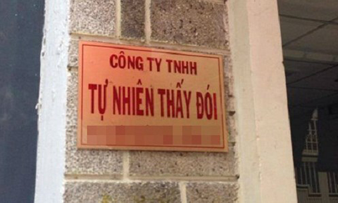 Biển hiệu hài hước ở Việt Nam: Treo đầu dê bán thịt chó, giày xấu giá cao...