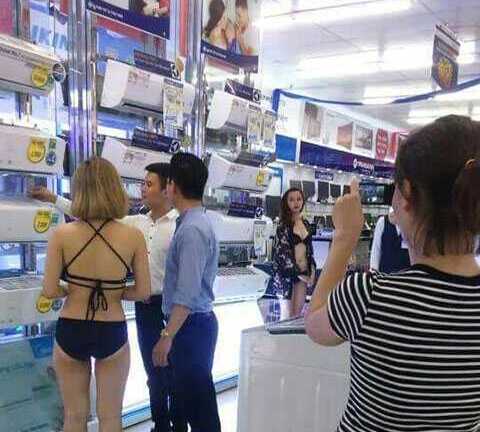 Thuê mẫu diện bikini đón khách, siêu thị Trần Anh gây sốc