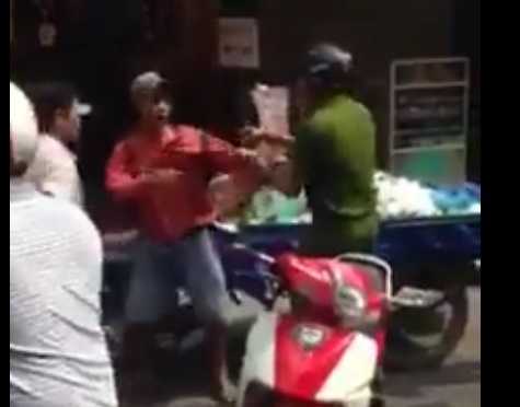 Công an quật ngã người bán hàng rong: Xuất hiện tình tiết mới