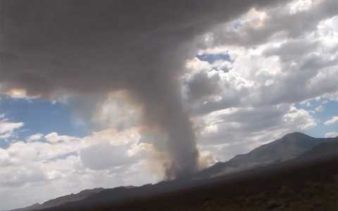 Nghi ngờ người ngoài hành tinh ‘phun mây’ cuồn cuộn ở khu căn cứ quân sự Mỹ