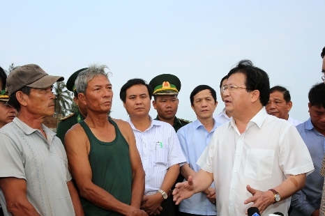 'Hỗ trợ người dân tiêu thụ hết thuỷ hải sản đánh bắt xa bờ'