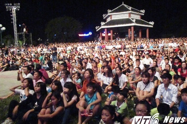 Hàng chục ngàn người sâu lắng cùng đêm nhạc Trịnh