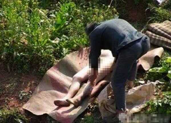 Hủ tục kinh hoàng khiến xác phụ nữ trở thành món hời của lũ trộm mộ