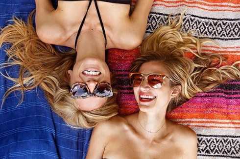 Đi du lịch mùa nóng, không thể quên mang theo những vật dụng này