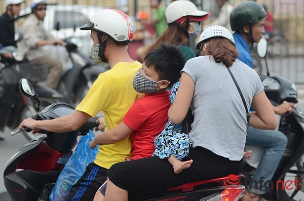 Cửa ngõ vào Hà Nội ken cứng người và xe, giao thông ùn ứ hàng km