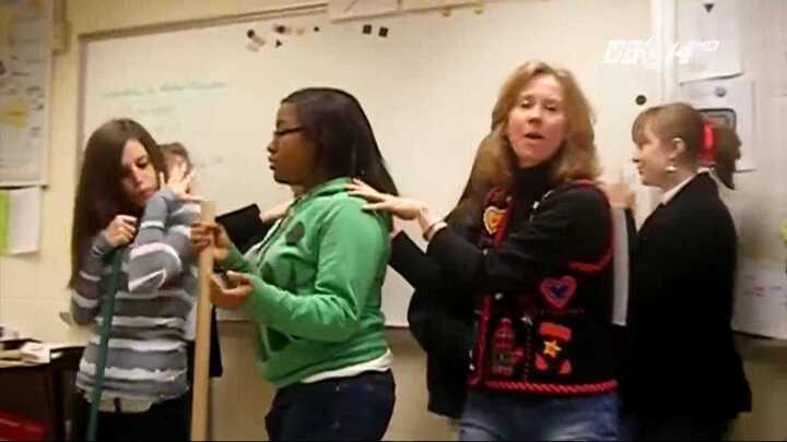 Phát hiện một giáo viên tiếng Pháp không biết tiếng Pháp