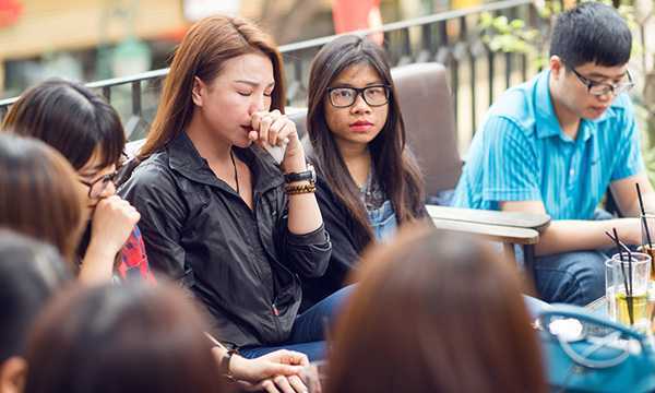 Trà Ngọc Hằng khóc như mưa tại Hà Nội