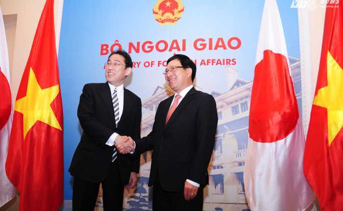 Ngoại trưởng Nhật Bản thảo luận về Biển Đông với Bộ trưởng Ngoại giao Việt Nam